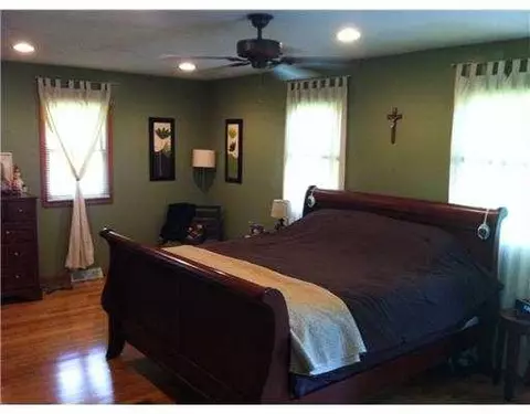 16 Maple Rd, Warren, RI 02885 photo 6