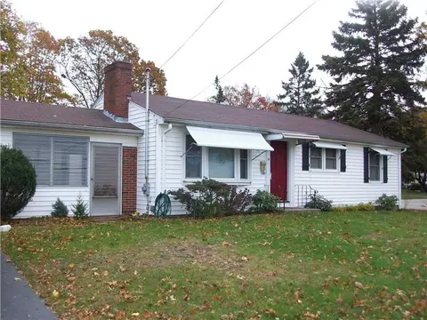 10 Beaver Rd, Riverside, RI 02915 photo 1