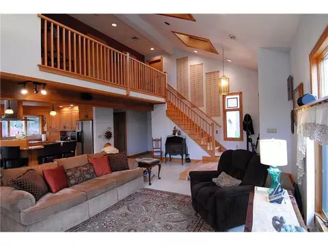 37 Edgewood Ave, Westerly, RI 02891 photo 2