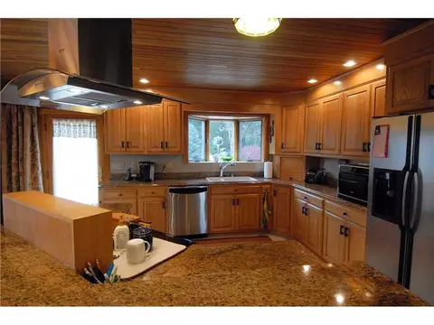 37 Edgewood Ave, Westerly, RI 02891 photo 3