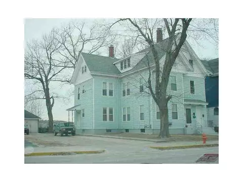 76 Park Pl, Woonsocket, RI 02895 photo 1