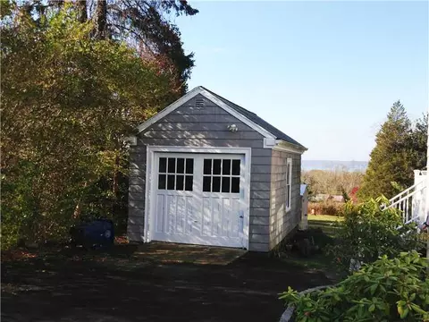 55 Balcom Ave, Warwick, RI 02889 photo 4