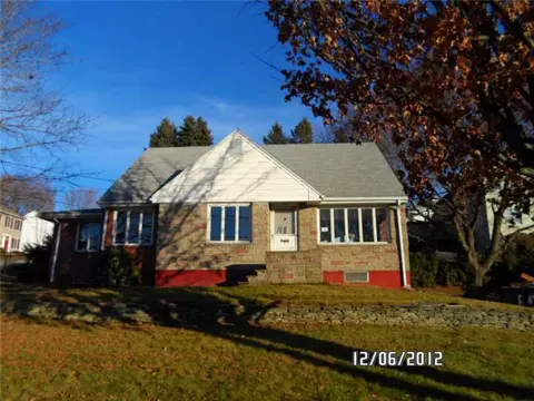 1354 Mendon Rd, Woonsocket, RI 02895 photo 9