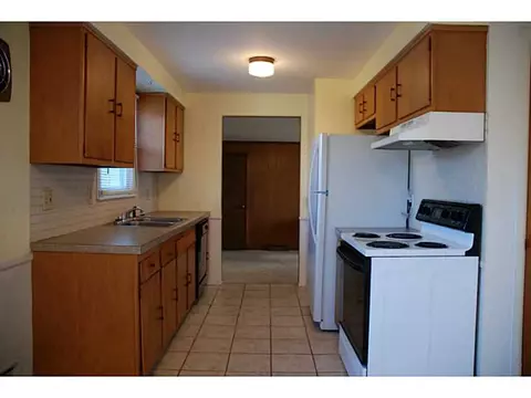 2 Fenwick Rd, East Providence, RI 02915 photo 5