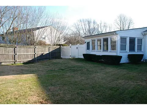 2 Fenwick Rd, East Providence, RI 02915 photo 12