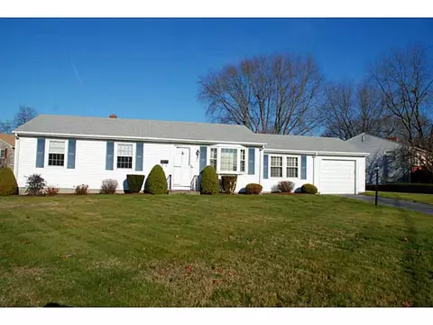 2 Fenwick Rd, East Providence, RI 02915 photo 1