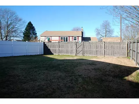 2 Fenwick Rd, East Providence, RI 02915 photo 15