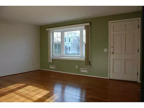 2 Fenwick Rd, East Providence, RI 02915 photo 4