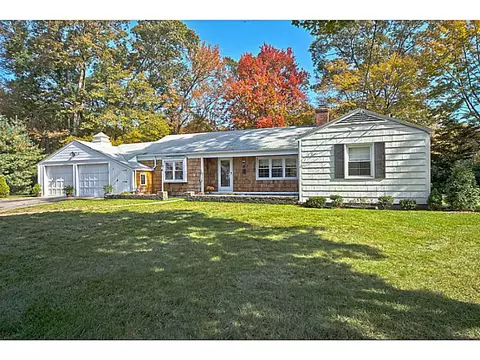 1 Apple Tree Ln, Warwick, RI 02888 photo 1