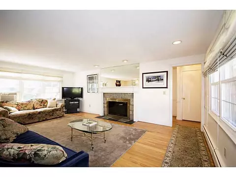 1 Apple Tree Ln, Warwick, RI 02888 photo 5