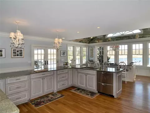 1020 Buttonwoods Ave, Warwick, RI 02886 photo 9