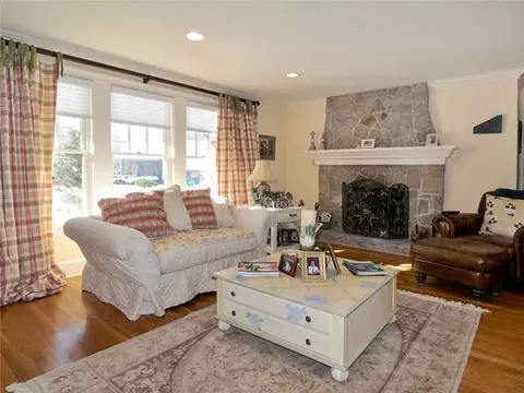 1020 Buttonwoods Ave, Warwick, RI 02886 photo 7