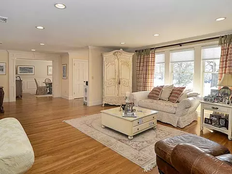 1020 Buttonwoods Ave, Warwick, RI 02886 photo 5