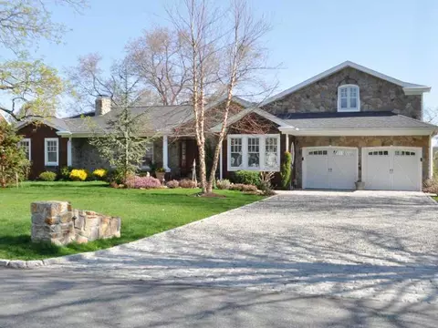 1020 Buttonwoods Ave, Warwick, RI 02886 photo 1