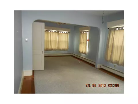15 Etta St, Warwick, RI 02889 photo 4