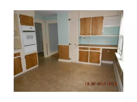15 Etta St, Warwick, RI 02889 photo 5