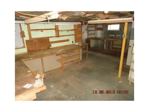 15 Etta St, Warwick, RI 02889 photo 3