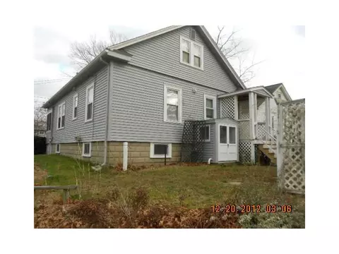 15 Etta St, Warwick, RI 02889 photo 2