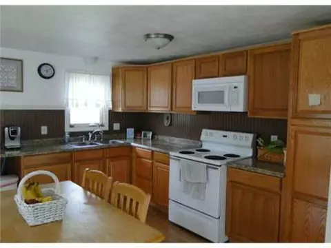 141 Heath Ave, Warwick, RI 02888 photo 9