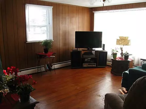 147 Asylum Rd, Warwick, RI 02886 photo 8