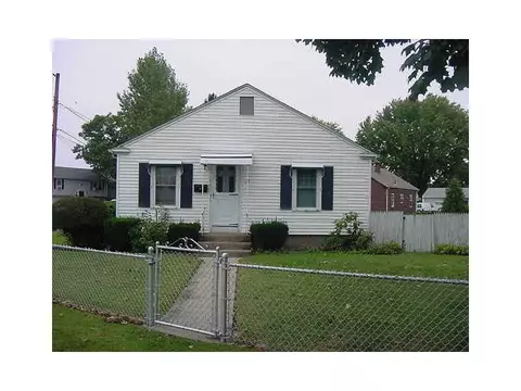 75 Orms St, Pawtucket, RI 02861 photo 2