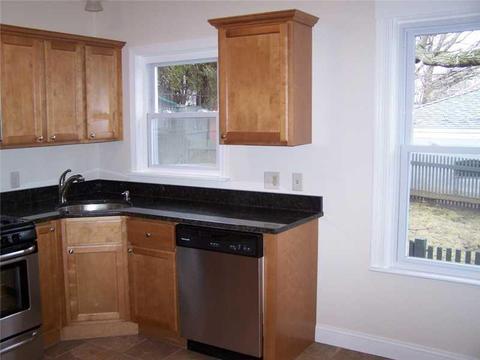 67 Oakton St, Woonsocket, RI 02895 photo 3