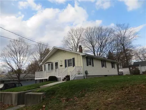 77 Vivian St, Woonsocket, RI 02895 photo 3