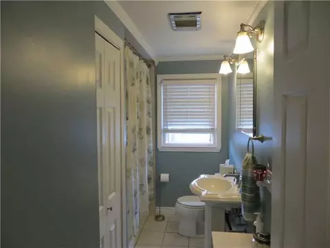 77 Vivian St, Woonsocket, RI 02895 photo 9