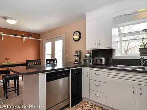82 Model Ave, Warwick, RI 02889 photo 10