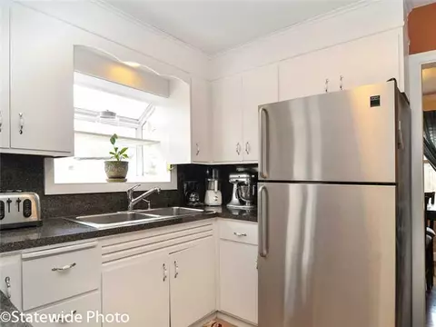 82 Model Ave, Warwick, RI 02889 photo 9