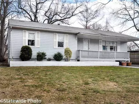 82 Model Ave, Warwick, RI 02889 photo 1