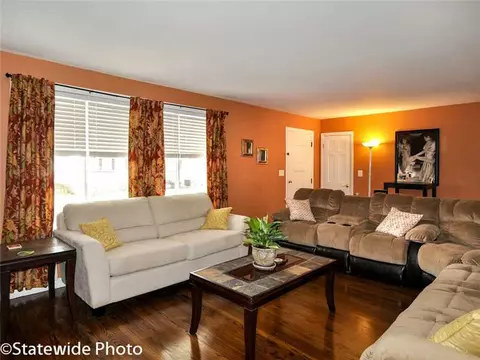 82 Model Ave, Warwick, RI 02889 photo 3