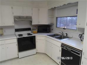 38 Castle Cir, Woonsocket, RI 02895 photo 3