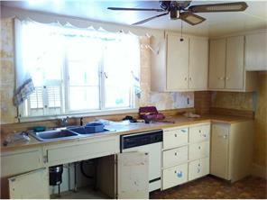 56 Beach St, Warren, RI 02885 photo 2
