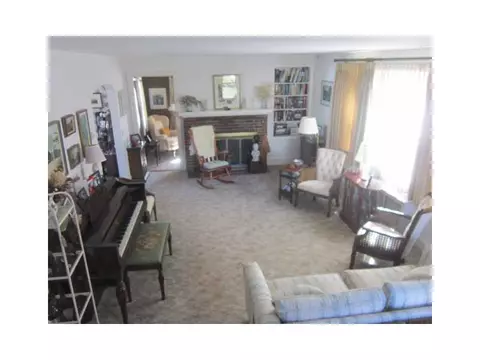 153 Vaughn Ave, Warwick, RI 02886 photo 2