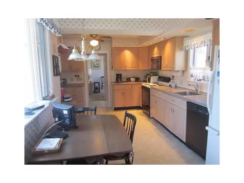 153 Vaughn Ave, Warwick, RI 02886 photo 3