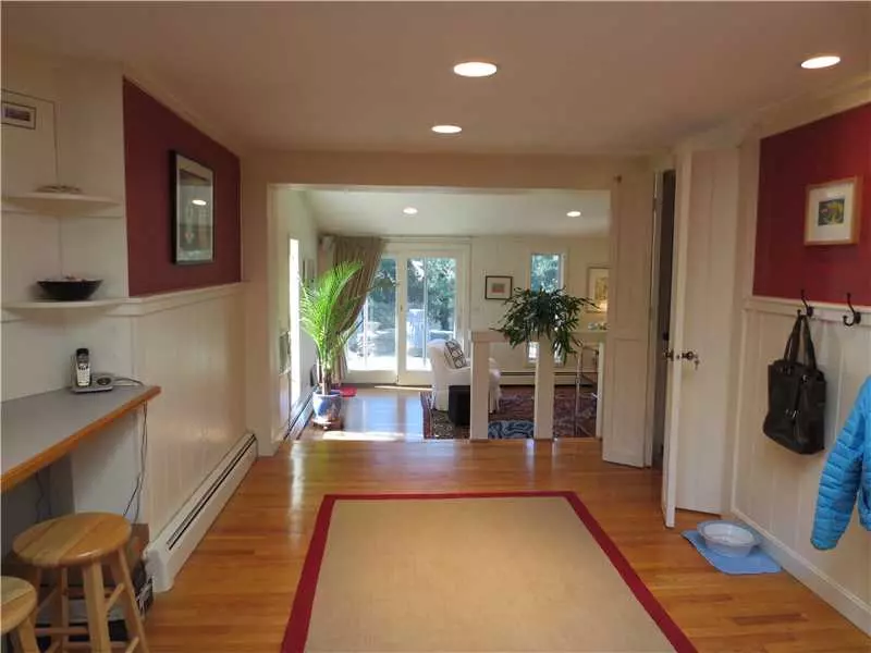  2 Glenfield Rd, Barrington, RI 02806 photo 2