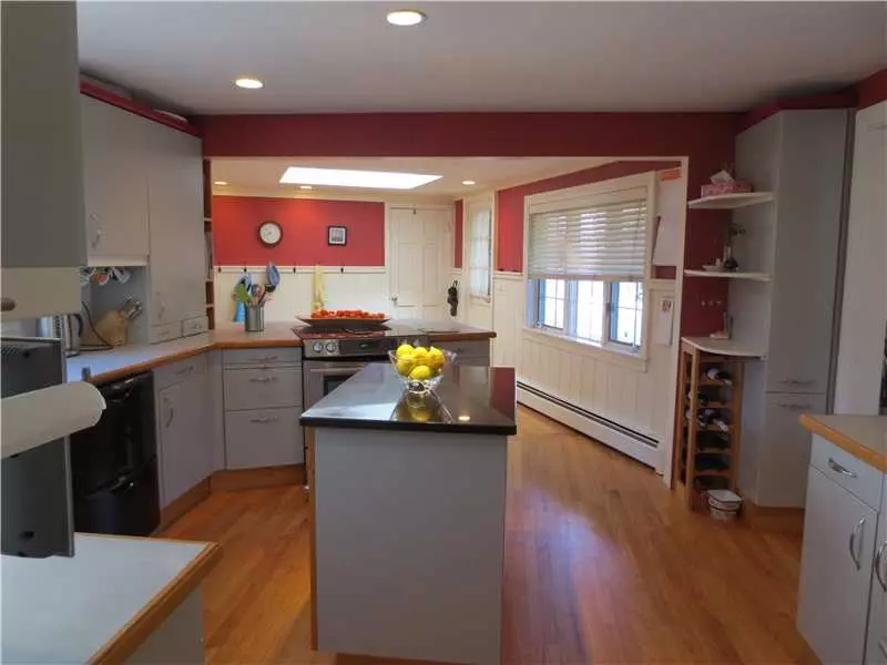  2 Glenfield Rd, Barrington, RI 02806 photo 3