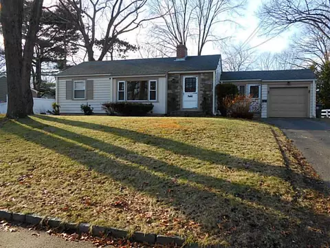 255 Lansdowne Rd, Warwick, RI 02888 photo 1