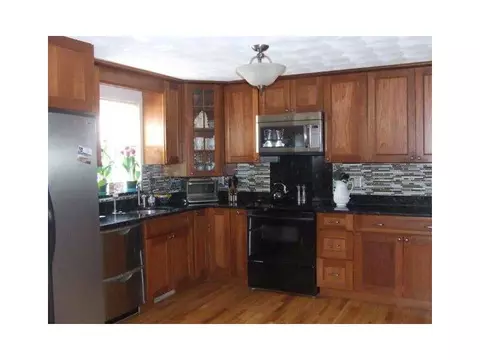 14 Darrow Dr, Warwick, RI 02886 photo 3