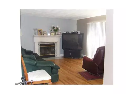14 Darrow Dr, Warwick, RI 02886 photo 4