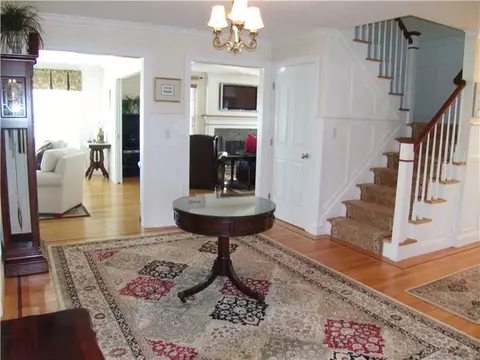 44 Paddock Ln, Middletown, RI 02842 photo 2