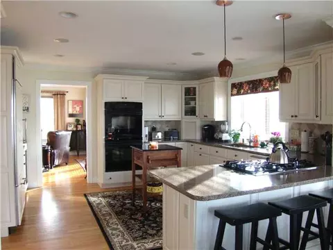 44 Paddock Ln, Middletown, RI 02842 photo 4