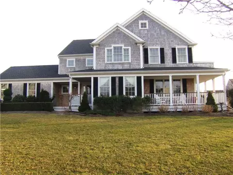 44 Paddock Ln, Middletown, RI 02842 photo 1