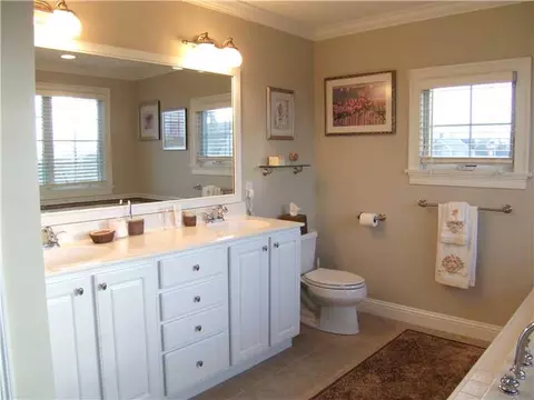 44 Paddock Ln, Middletown, RI 02842 photo 12