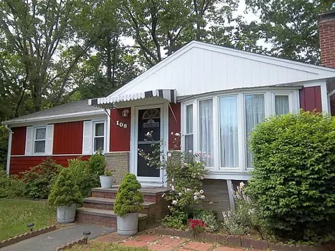 108 Covington Dr, Warwick, RI 02886 photo 2