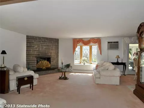 98 Hess Ave, Warwick, RI 02889 photo 4
