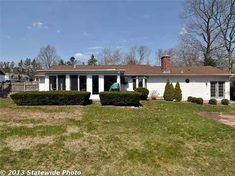 98 Hess Ave, Warwick, RI 02889 photo 1