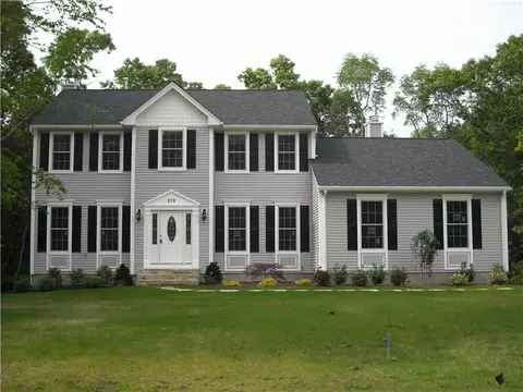 10 Pine Ridge Dr, Cranston, RI 02921 photo 2
