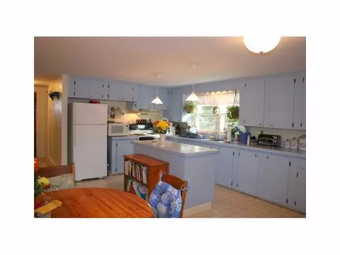 25 Boiling Spring Ave, Westerly, RI 02891 photo 6